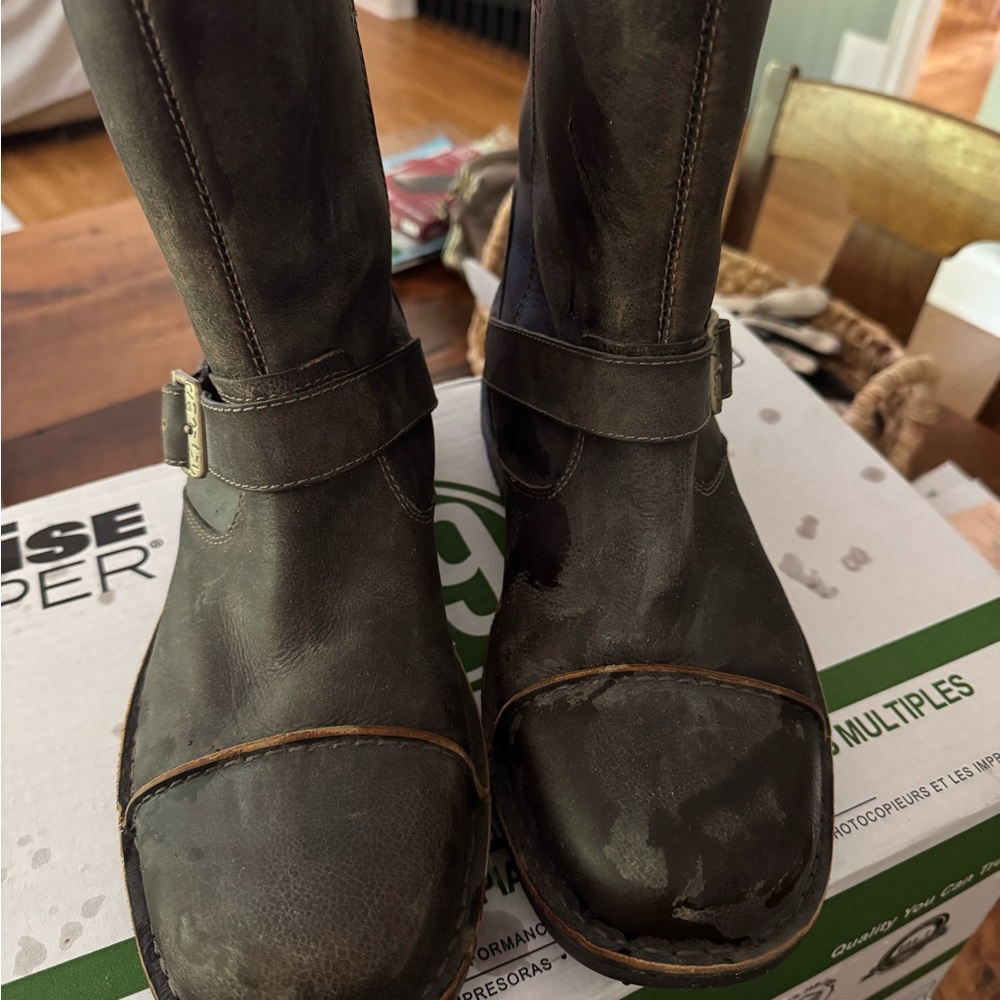 UGG Men's Dark Brown Leather Boots